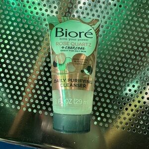 Biore rose quartz + charcoal daily purifying cleanser 1 oz new